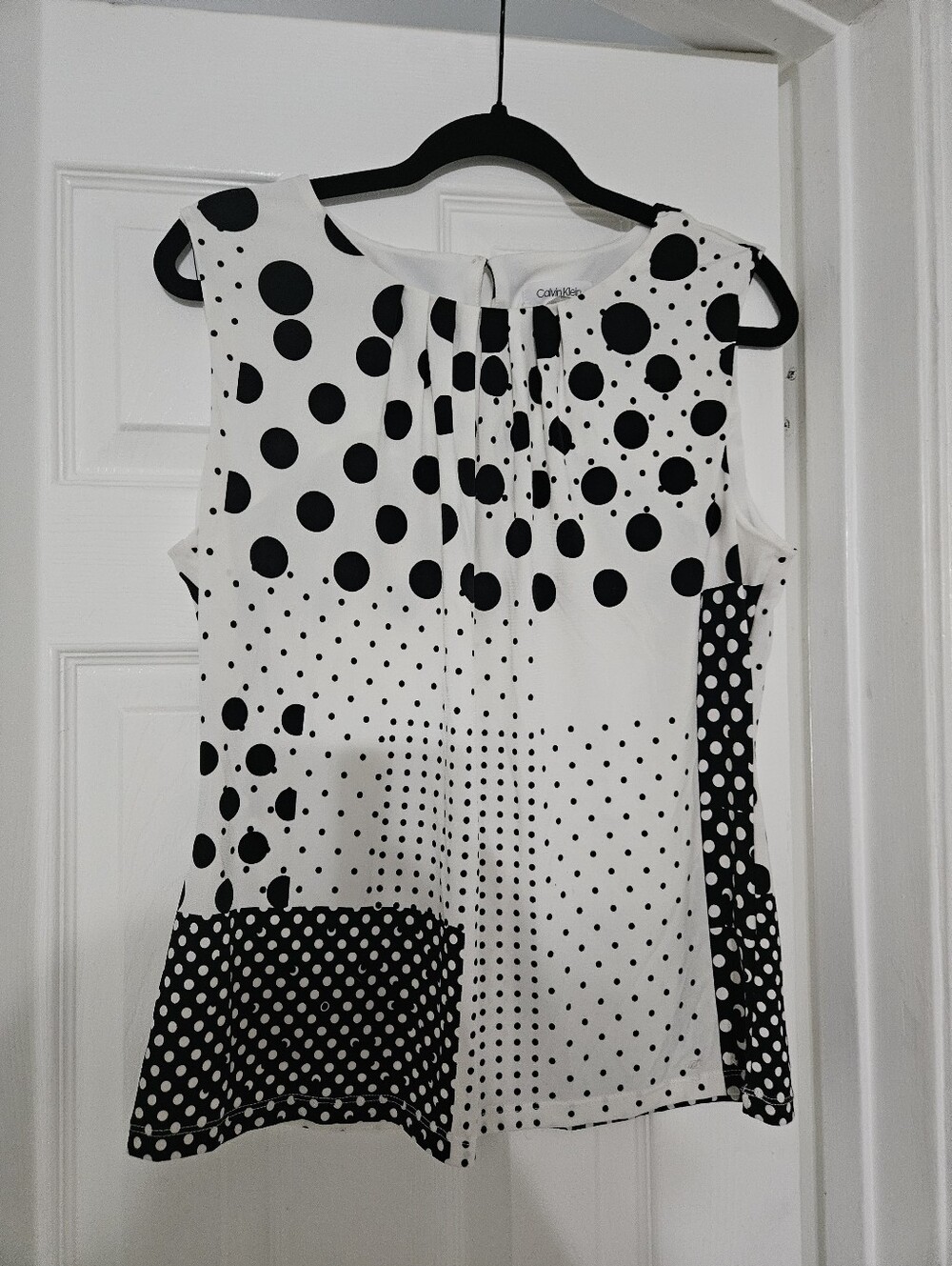Calvin Klein Mixed Polka Dot Black And White Sleeveless Blouse